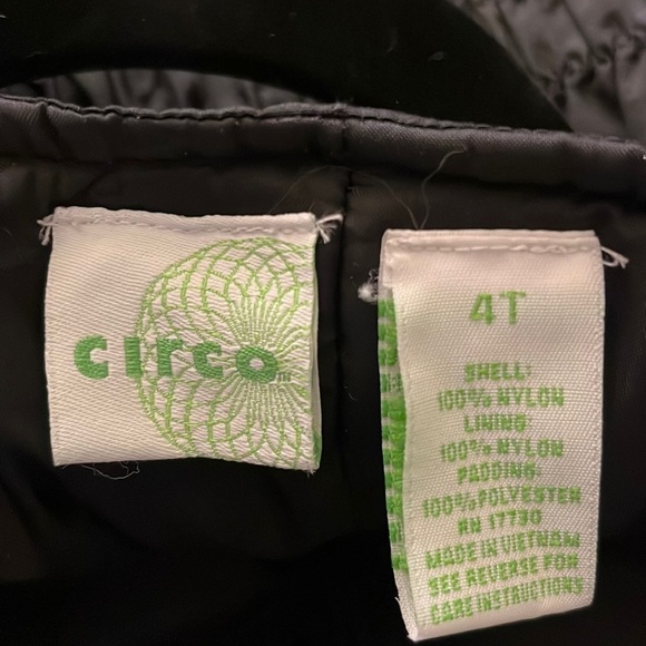 Circo boys bib ski pants, 4T, 100% Nylon, adjustable straps, gaiters. - Picture 2 of 4